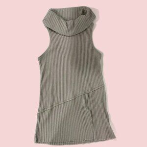 Women's Top "ASTR The Label" Sleeveless Turtleneck Sweater Size Medium